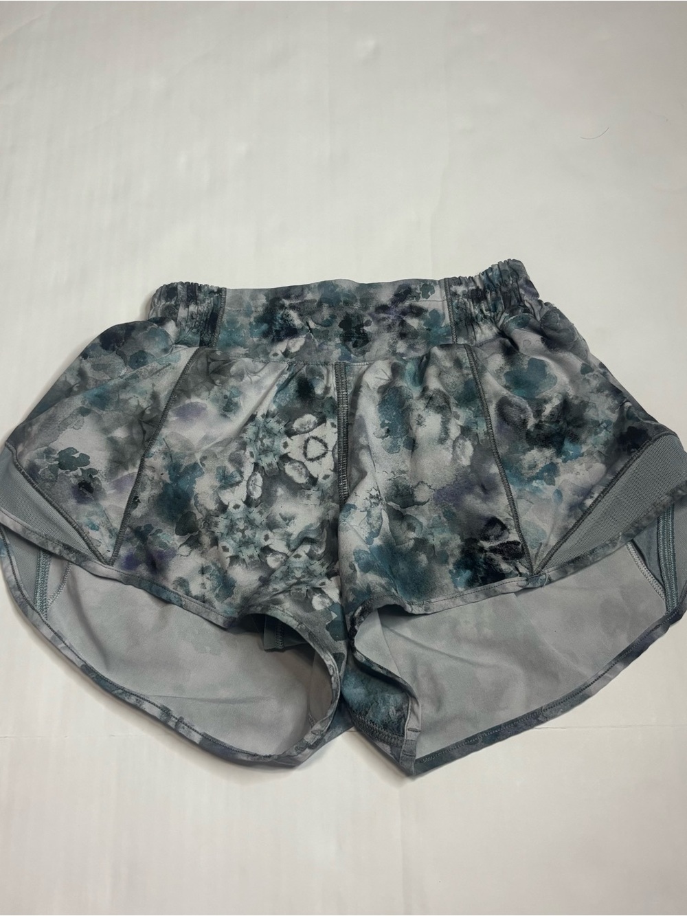 Lululemon Hotty Hot Low Rise Short 2.5"
